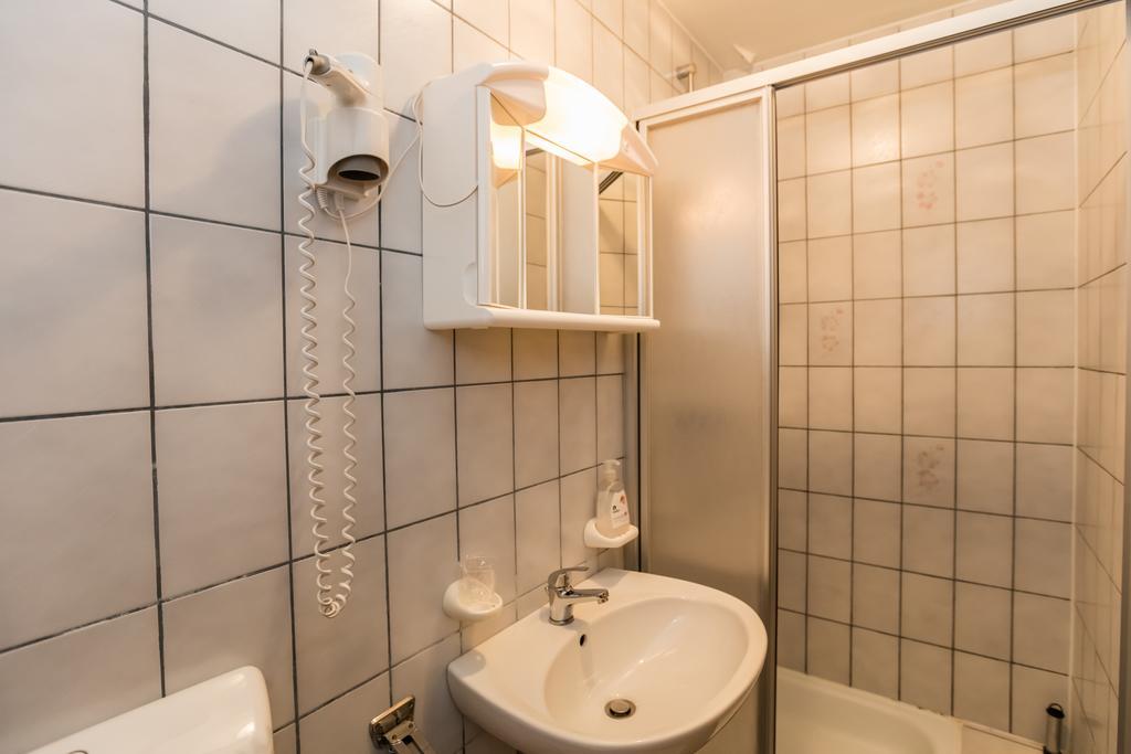 Hotel Denk Bed & Breakfast Vorchdorf Bagian luar foto