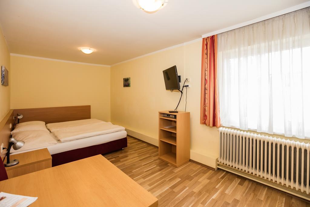 Hotel Denk Bed & Breakfast Vorchdorf Bagian luar foto