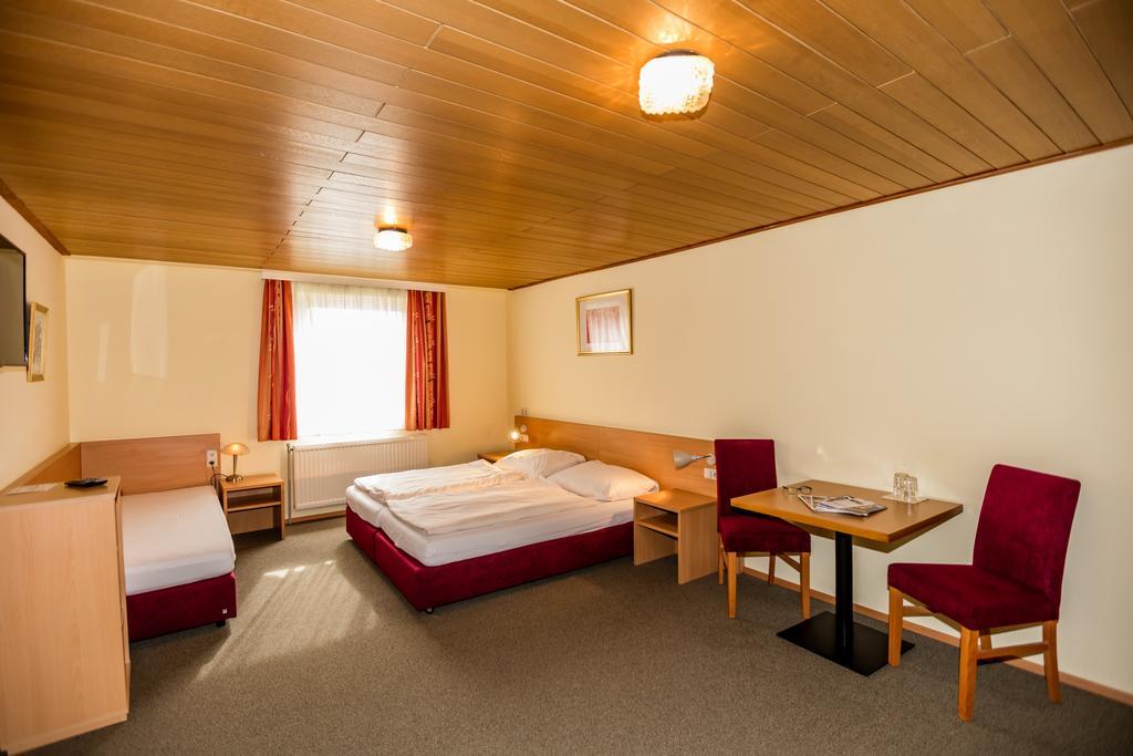 Hotel Denk Bed & Breakfast Vorchdorf Bagian luar foto