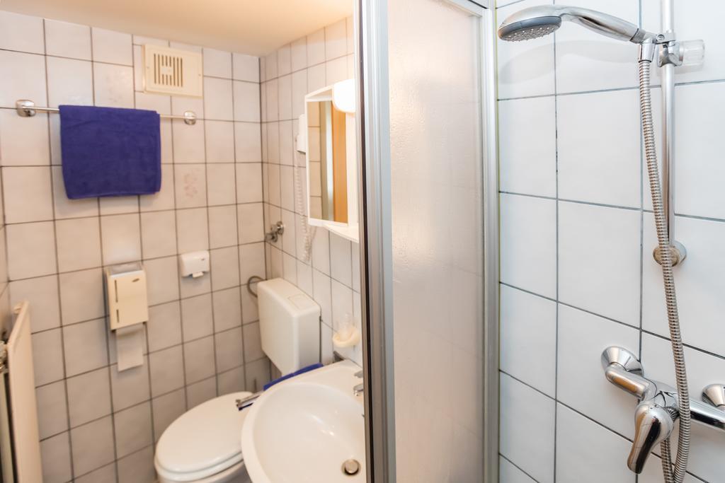 Hotel Denk Bed & Breakfast Vorchdorf Bagian luar foto