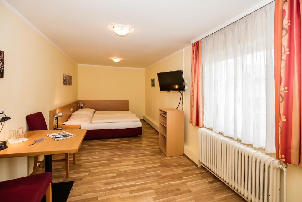 Hotel Denk Bed & Breakfast Vorchdorf Bagian luar foto